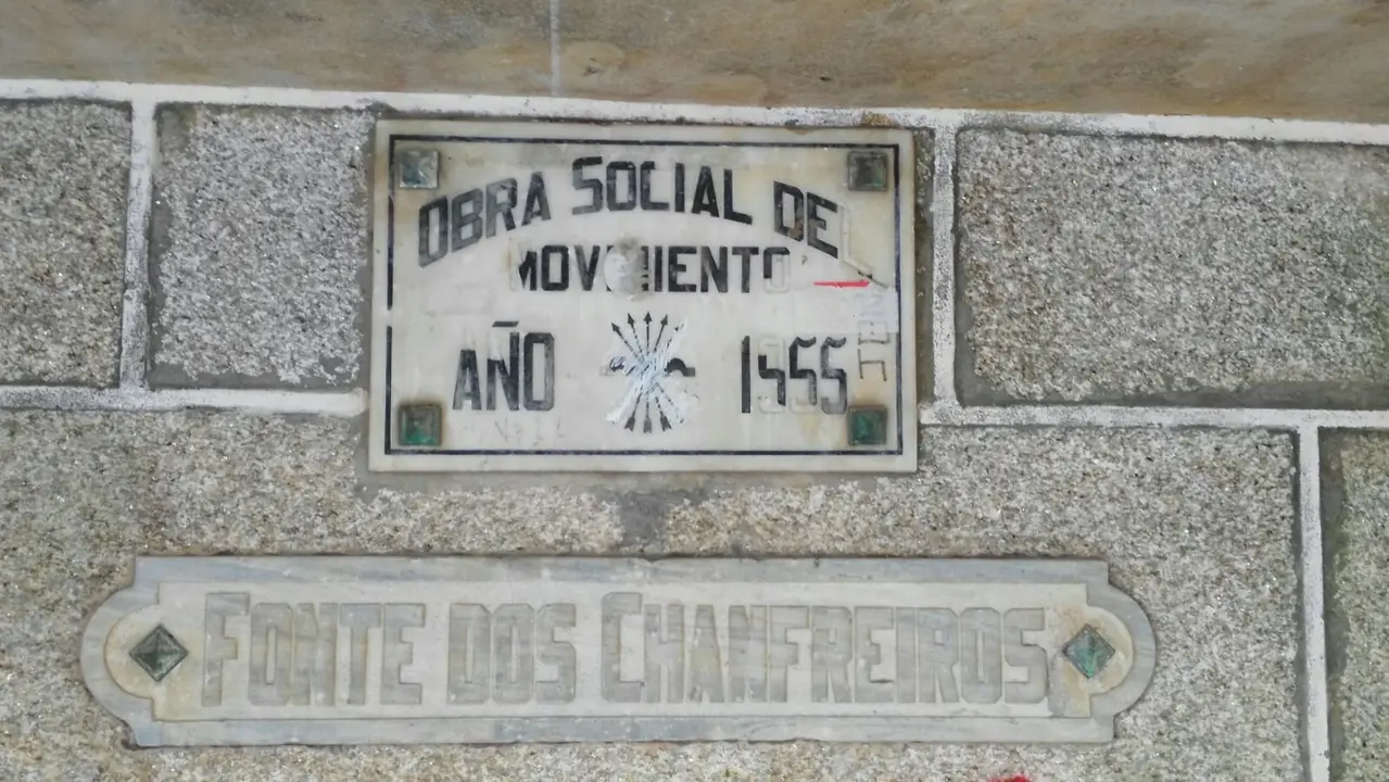 <p>Aqu&iacute; tedes unha serie de imaxes que son unha vergo&ntilde;a para o noso concello. Simbolox&iacute;a que coa lei na man o goberno municipal&nbsp;do PSOE ter&iacute;a que ter eliminado hai tempo. Animamos a que nos facilitedes m&aacute;is fotos de lugares que atopedes polo concello da Guarda.</p>
