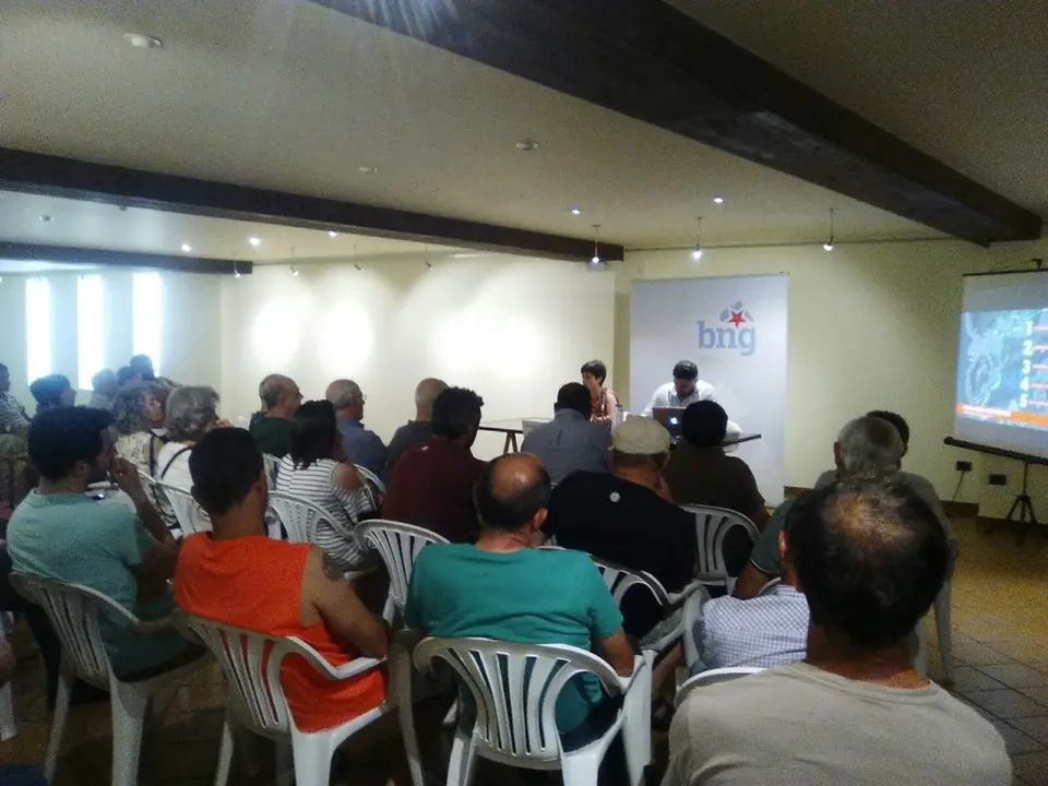 <p>Imaxes do acto realizado nos baixos do Concello do Rosal o&nbsp;martes d&iacute;a 20 de xu&ntilde;o,&nbsp;no que se tratou o modelo do BNG sobre mobilidade no Rosal.</p>

