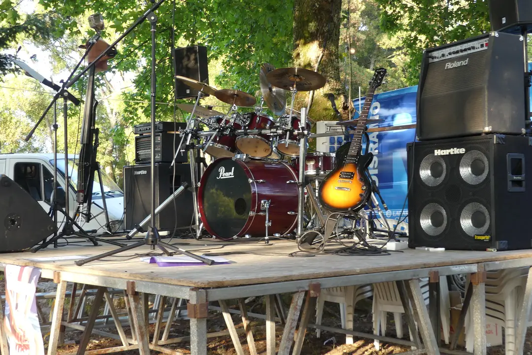 <p>Todos os anos na comarca do Baixo Mi&ntilde;o celebramos a nosa Festa Nacionalista. Un momento de convivio, de reflexi&oacute;n pol&iacute;tica, de festa, de bo comer e con boa m&uacute;sica.</p>

<p>Despois dun ano de traballo pol&iacute;tico, toca relaxarse e&nbsp;pasalo ben, para seguir traballando por este pa&iacute;s o resto do ano.&nbsp;Este ano&nbsp;celebrouse&nbsp;no Concello da Guarda, nun lugar incompar&aacute;bel ao p&eacute; do monte Trega, no lugar co&ntilde;ecido como o Monti&ntilde;o.</p>

<p>Contamos coa presenza de <strong>&Aacute;ngel Baz, portavoz municipal</strong>,<strong> Laureano Mu&iacute;&ntilde;os, Respons&aacute;bel Comarcal do BNG</strong> e&nbsp;<strong>Ana Pont&oacute;n, Portavoz Nacional do BNG</strong>, que compartiron&nbsp;con n&oacute;s este d&iacute;a de festa...</p>

<p><a href="http://baixominho.bng.gal/estaticas/festa-nacionalista-do-baixo-mino-2017.html">http://baixominho.bng.gal/estaticas/festa-nacionalista-do-baixo-mino-2017.html</a></p>
