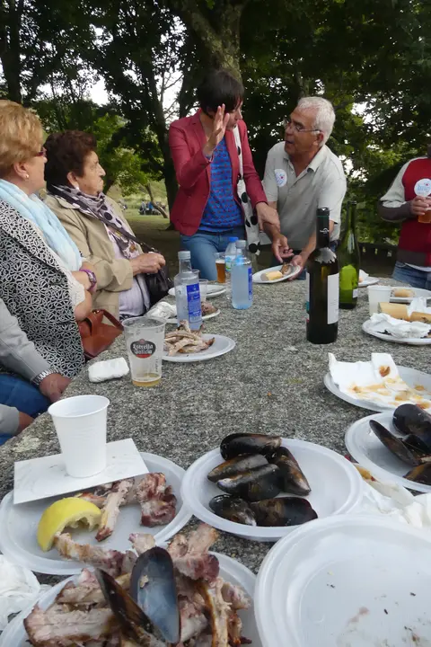 <p>Todos os anos na comarca do Baixo Mi&ntilde;o celebramos a nosa Festa Nacionalista. Un momento de convivio, de reflexi&oacute;n pol&iacute;tica, de festa, de bo comer e con boa m&uacute;sica.</p>

<p>Despois dun ano de traballo pol&iacute;tico, toca relaxarse e&nbsp;pasalo ben, para seguir traballando por este pa&iacute;s o resto do ano.&nbsp;Este ano&nbsp;celebrouse&nbsp;no Concello da Guarda, nun lugar incompar&aacute;bel ao p&eacute; do monte Trega, no lugar co&ntilde;ecido como o Monti&ntilde;o.</p>

<p>Contamos coa presenza de <strong>&Aacute;ngel Baz, portavoz municipal</strong>,<strong> Laureano Mu&iacute;&ntilde;os, Respons&aacute;bel Comarcal do BNG</strong> e&nbsp;<strong>Ana Pont&oacute;n, Portavoz Nacional do BNG</strong>, que compartiron&nbsp;con n&oacute;s este d&iacute;a de festa...</p>

<p><a href="http://baixominho.bng.gal/estaticas/festa-nacionalista-do-baixo-mino-2017.html">http://baixominho.bng.gal/estaticas/festa-nacionalista-do-baixo-mino-2017.html</a></p>
