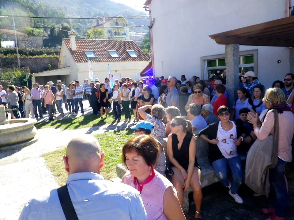 <p>Conxunto de fotograf&iacute;as do acto na inauguraci&oacute;n da Praza Xulia Su&aacute;rez celebrado o 29 de outubro, que exerceu de matrona no concello de Oia. Muller nacionalista e militante do BNG, que sempre estivo na loita social, enfront&aacute;ndose as inxustizas e levando a s&uacute;a profisi&oacute;n no coraz&oacute;n.</p>
