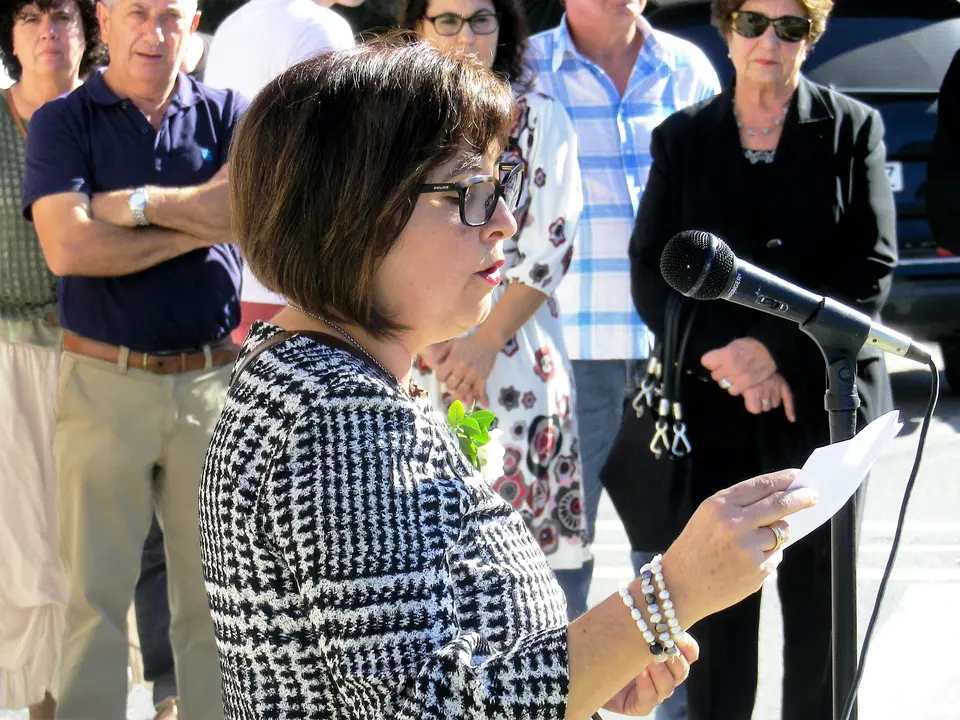 <p>Conxunto de fotograf&iacute;as do acto na inauguraci&oacute;n da Praza Xulia Su&aacute;rez celebrado o 29 de outubro, que exerceu de matrona no concello de Oia. Muller nacionalista e militante do BNG, que sempre estivo na loita social, enfront&aacute;ndose as inxustizas e levando a s&uacute;a profisi&oacute;n no coraz&oacute;n.</p>
