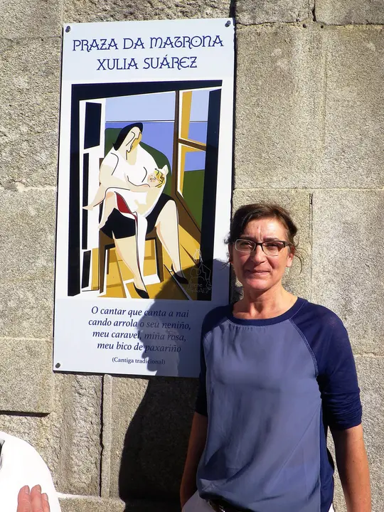 <p>Conxunto de fotograf&iacute;as do acto na inauguraci&oacute;n da Praza Xulia Su&aacute;rez celebrado o 29 de outubro, que exerceu de matrona no concello de Oia. Muller nacionalista e militante do BNG, que sempre estivo na loita social, enfront&aacute;ndose as inxustizas e levando a s&uacute;a profisi&oacute;n no coraz&oacute;n.</p>
