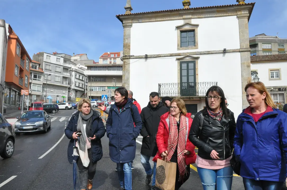 <p>Visita de Ana Pont&oacute;n &aacute; Guarda acompa&ntilde;ada da deputada de zona, Montse Prado, o portavoz municipal do BNG, &Aacute;ngel Baz, e a respons&aacute;bel local do BNG Bea Lomba.</p>
