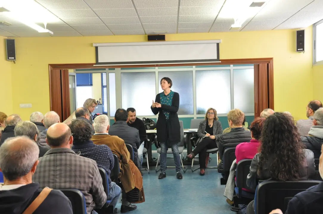 <p>Visita de Ana Pont&oacute;n &aacute; Guarda acompa&ntilde;ada da deputada de zona, Montse Prado, o portavoz municipal do BNG, &Aacute;ngel Baz, e a respons&aacute;bel local do BNG Bea Lomba.</p>
