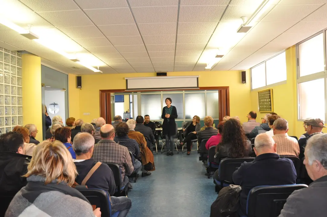 <p>Visita de Ana Pont&oacute;n &aacute; Guarda acompa&ntilde;ada da deputada de zona, Montse Prado, o portavoz municipal do BNG, &Aacute;ngel Baz, e a respons&aacute;bel local do BNG Bea Lomba.</p>
