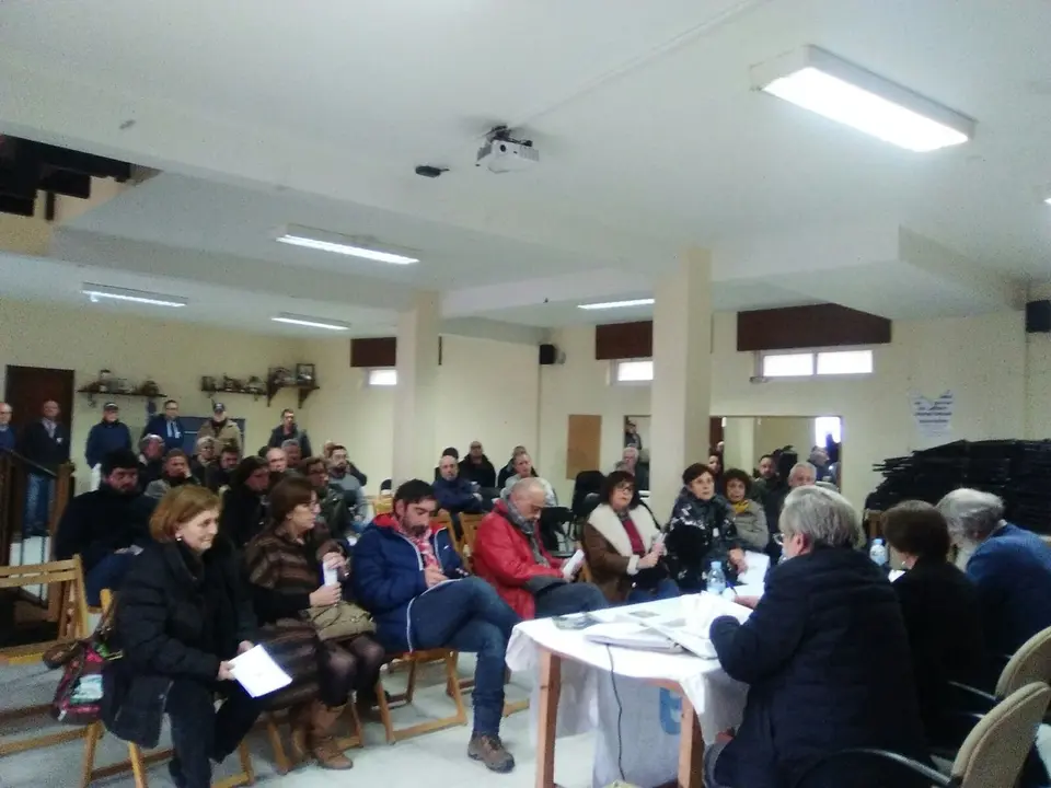 <p>Imaxes do acto celebrado en Oia baixo o t&iacute;tulo<strong> "O futuro do monte galego"</strong>, no que interviron: <strong>Paula soto</strong>, respons&aacute;bel local do BNG en Oia, <strong>Xos&eacute; Luis Rivas "Mini</strong>", deputado do BNG&nbsp;no Parlamento galego &nbsp;e <strong>Xos&eacute; Alfredo Pereira</strong>, presidente da Organizaci&oacute;n Galega de Montes.</p>
