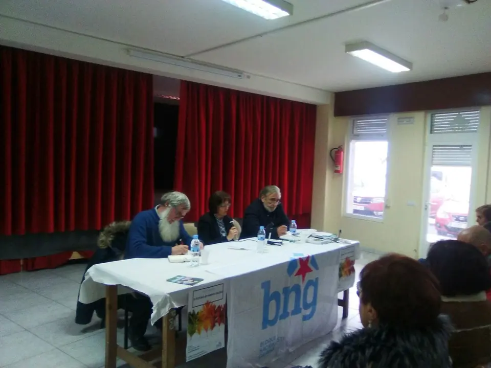 <p>Imaxes do acto celebrado en Oia baixo o t&iacute;tulo<strong> "O futuro do monte galego"</strong>, no que interviron: <strong>Paula soto</strong>, respons&aacute;bel local do BNG en Oia, <strong>Xos&eacute; Luis Rivas "Mini</strong>", deputado do BNG&nbsp;no Parlamento galego &nbsp;e <strong>Xos&eacute; Alfredo Pereira</strong>, presidente da Organizaci&oacute;n Galega de Montes.</p>
