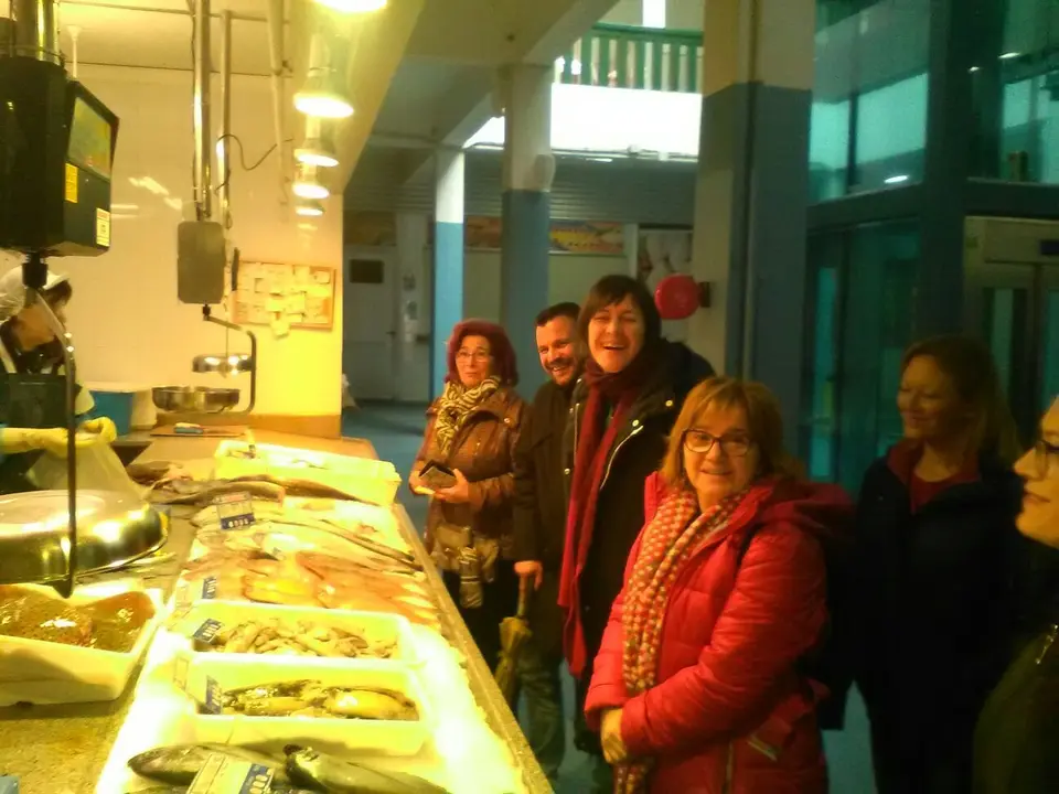 <p>Visita de Ana Pont&oacute;n &aacute; Guarda acompa&ntilde;ada da deputada de zona, Montse Prado, o portavoz municipal do BNG, &Aacute;ngel Baz, e a respons&aacute;bel local do BNG Bea Lomba.</p>
