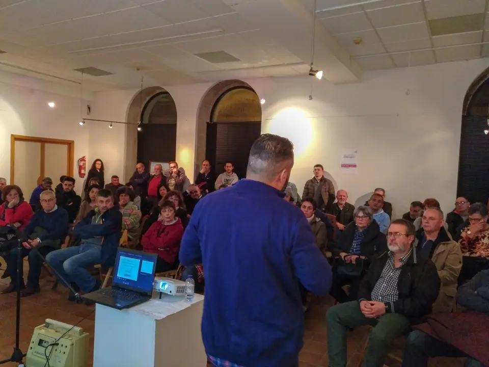 <p>Imaxes do acto celebrado na Guarda co&nbsp;t&iacute;tulo&nbsp;<strong>"Concepci&oacute;n Arenal, Sentido &Uacute;nico"</strong>, no que interviron: <strong>Xan Lois Lomba</strong>, concelleiro do BNG na Guarda&nbsp;e&nbsp;<strong>Anxo Baz, portavoz municipal do BNG.</strong></p>

<p>&nbsp;</p>

<p>&nbsp;</p>

<p>&nbsp;</p>
