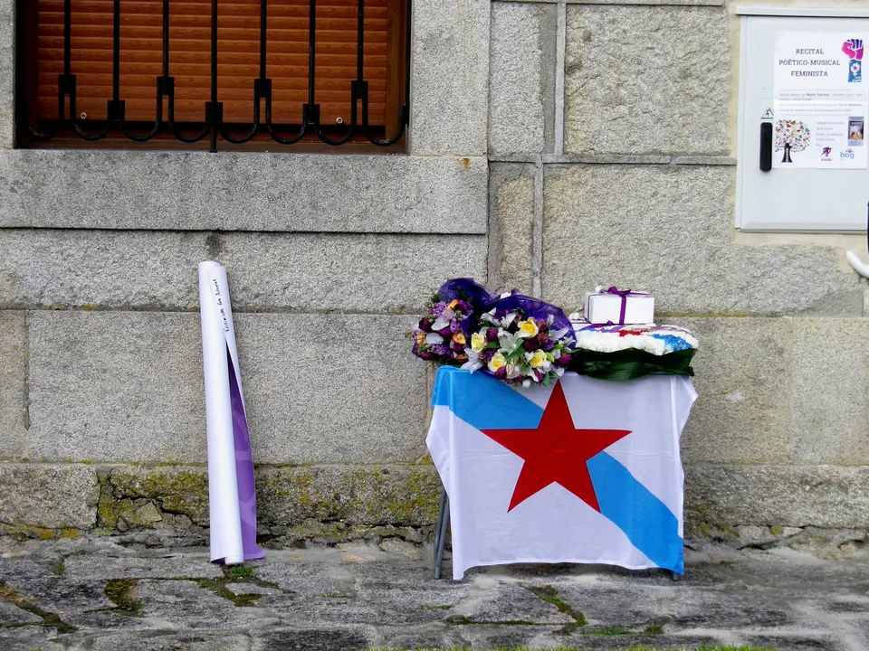 <p>Escolma de fotograf&iacute;as do acto po&eacute;tico musical celebrado na praza da matrona Xulia Su&aacute;rez de Oia co gallo do 8 de marzo D&iacute;a Internacional da Muller Traballadora.</p>
