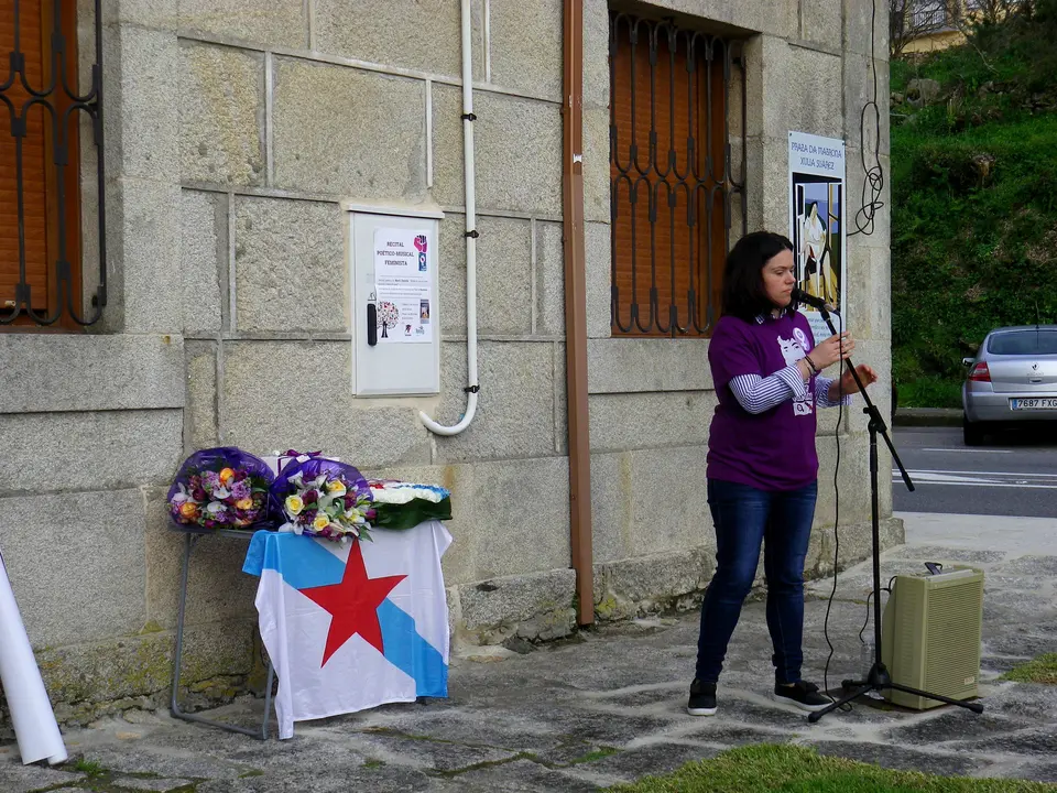 <p>Escolma de fotograf&iacute;as do acto po&eacute;tico musical celebrado na praza da matrona Xulia Su&aacute;rez de Oia co gallo do 8 de marzo D&iacute;a Internacional da Muller Traballadora.</p>
