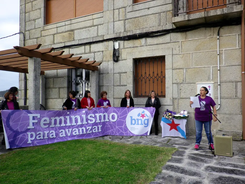 <p>Escolma de fotograf&iacute;as do acto po&eacute;tico musical celebrado na praza da matrona Xulia Su&aacute;rez de Oia co gallo do 8 de marzo D&iacute;a Internacional da Muller Traballadora.</p>
