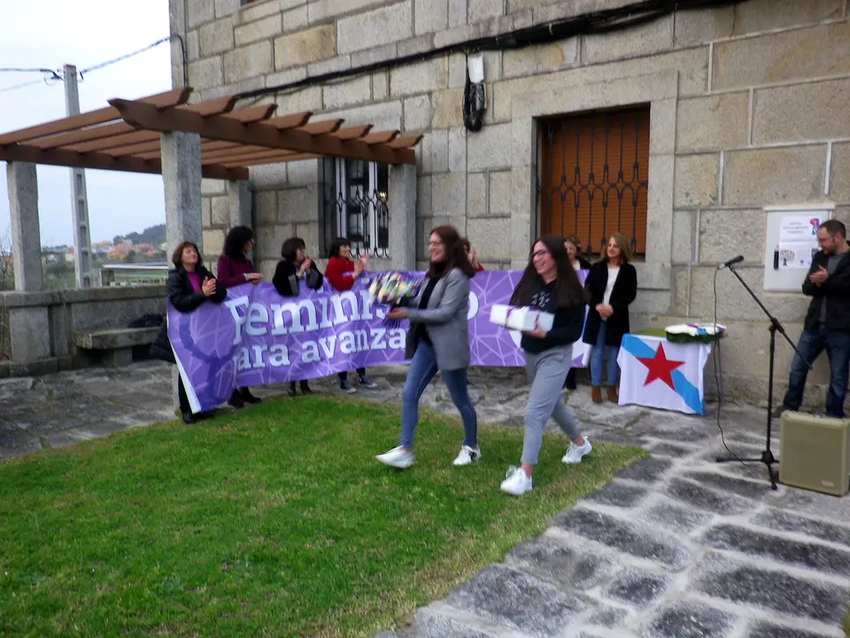 <p>Escolma de fotograf&iacute;as do acto po&eacute;tico musical celebrado na praza da matrona Xulia Su&aacute;rez de Oia co gallo do 8 de marzo D&iacute;a Internacional da Muller Traballadora.</p>
