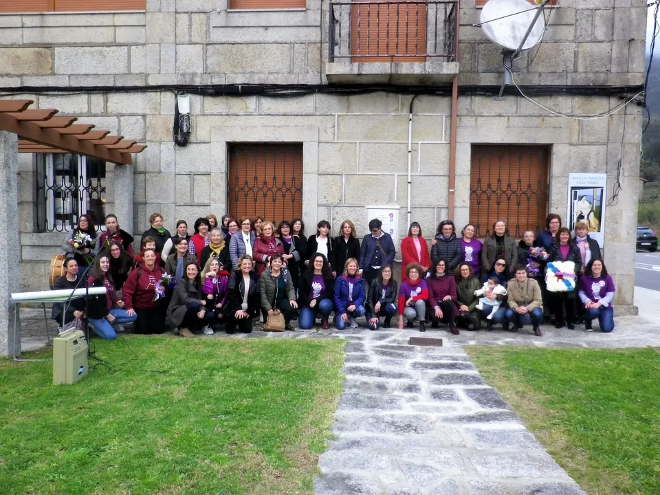 <p>Escolma de fotograf&iacute;as do acto po&eacute;tico musical celebrado na praza da matrona Xulia Su&aacute;rez de Oia co gallo do 8 de marzo D&iacute;a Internacional da Muller Traballadora.</p>
