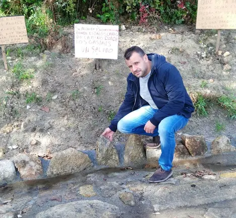 &Aacute;ngel Baz, portavoz municipal do BNG durante unha visita ao lugar