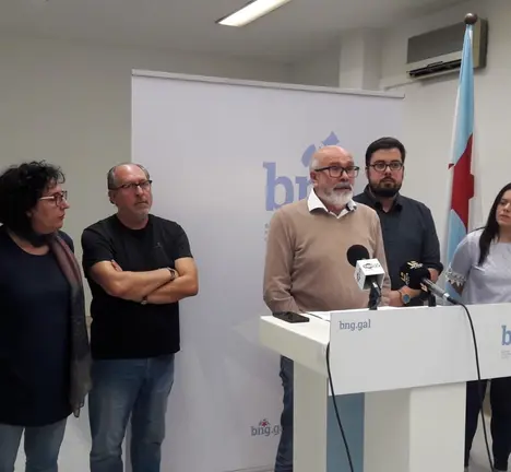 decalaraci&oacute;ns de Xos&eacute; Mart&iacute;nez Tato acompa&ntilde;ado por represetantes do BNG en Vigo, Gondomar e O Porrinho