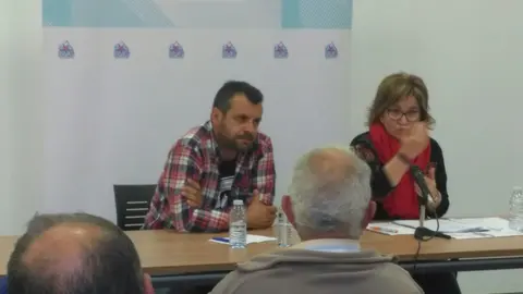 &Aacute;ngel Baz e Montse Prado nun momento da reuni&oacute;n